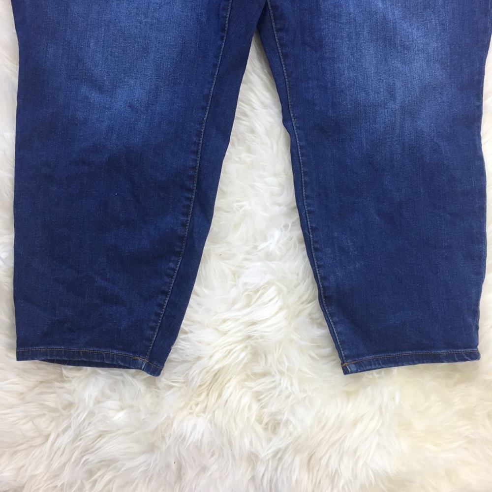 Torrid Girlfriend Jeans 26 R - Picture 5 of 8